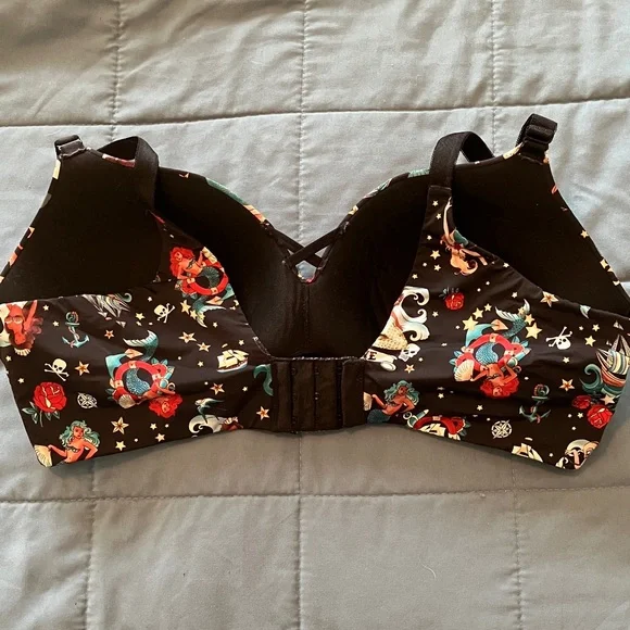 Torrid Curve Bra - Picture 3 of 9